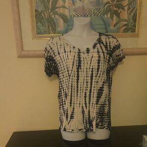 Torrid Black and Cream Tie-Dye V-Neck Top